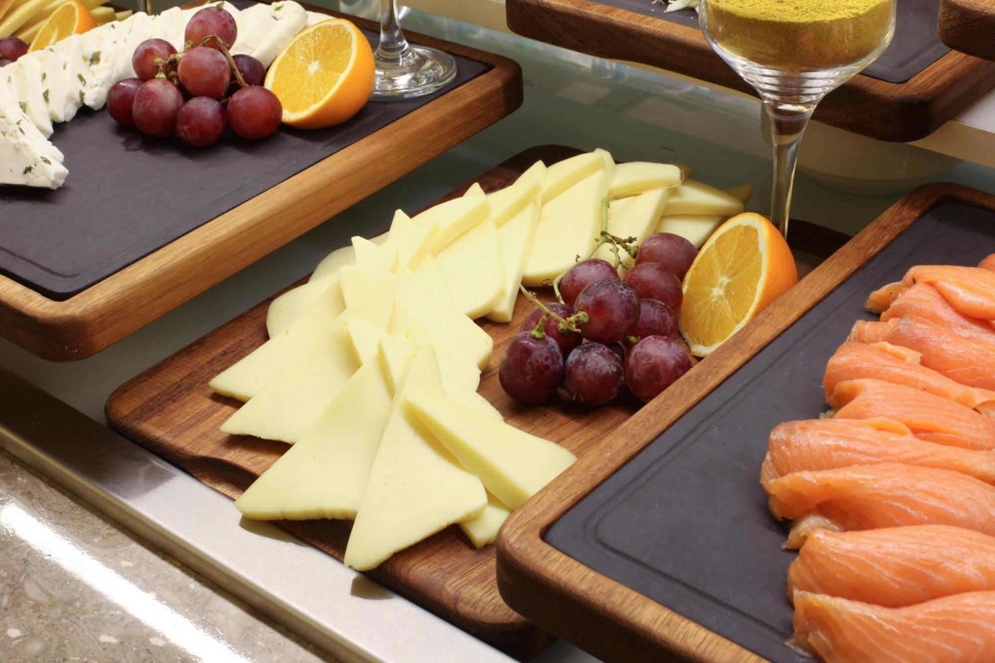 Bentley Hotel Bosphorus - Special Class Stambuł Zewnętrze zdjęcie A cheese platter