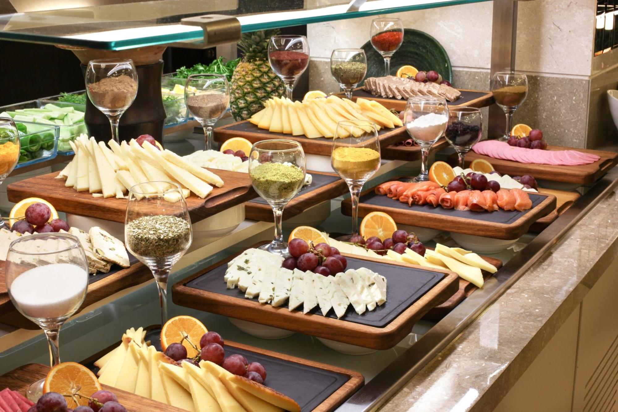 Bentley Hotel Bosphorus - Special Class Stambuł Zewnętrze zdjęcie A cheese platter