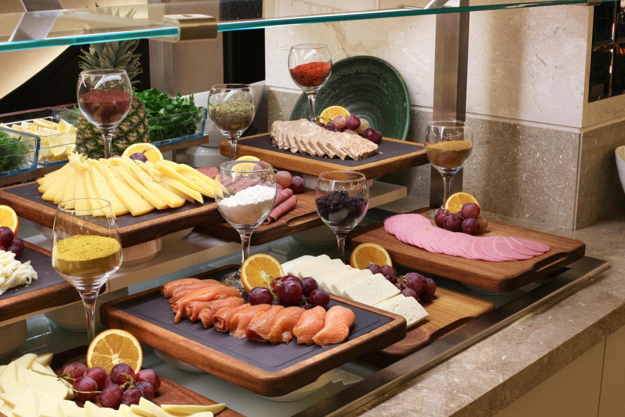 Bentley Hotel Bosphorus - Special Class Stambuł Zewnętrze zdjęcie A cheese platter